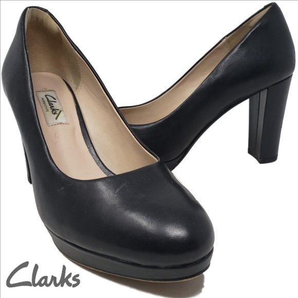 clarks black leather pumps